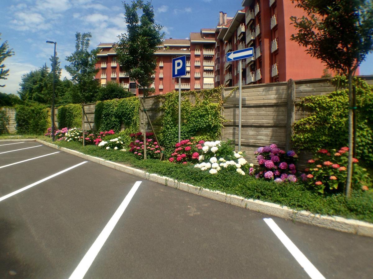 Hotel Forum Baranzate Esterno foto