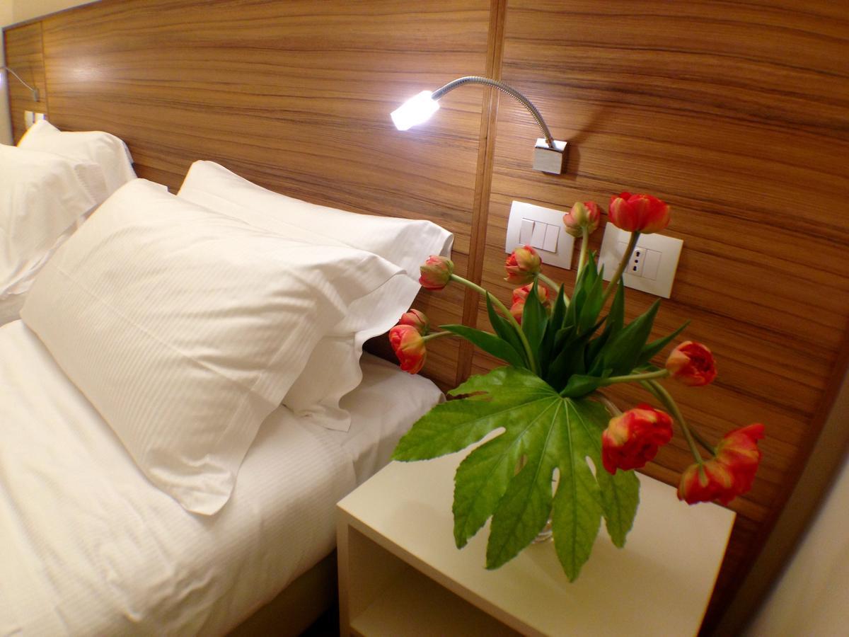 Hotel Forum Baranzate Esterno foto