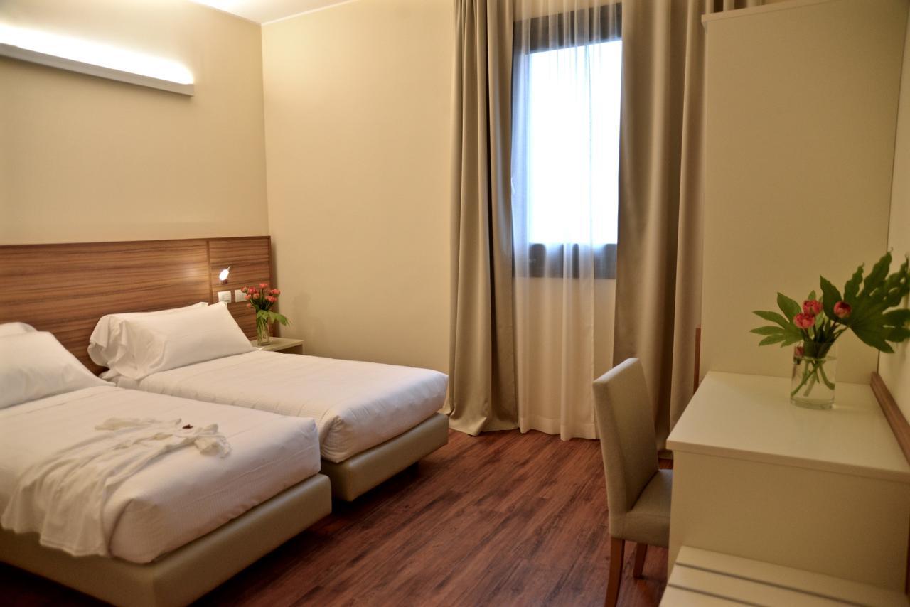 Hotel Forum Baranzate Esterno foto