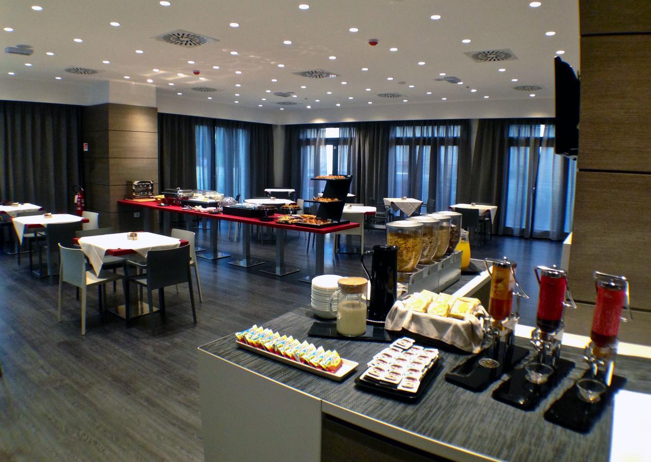 Hotel Forum Baranzate Esterno foto