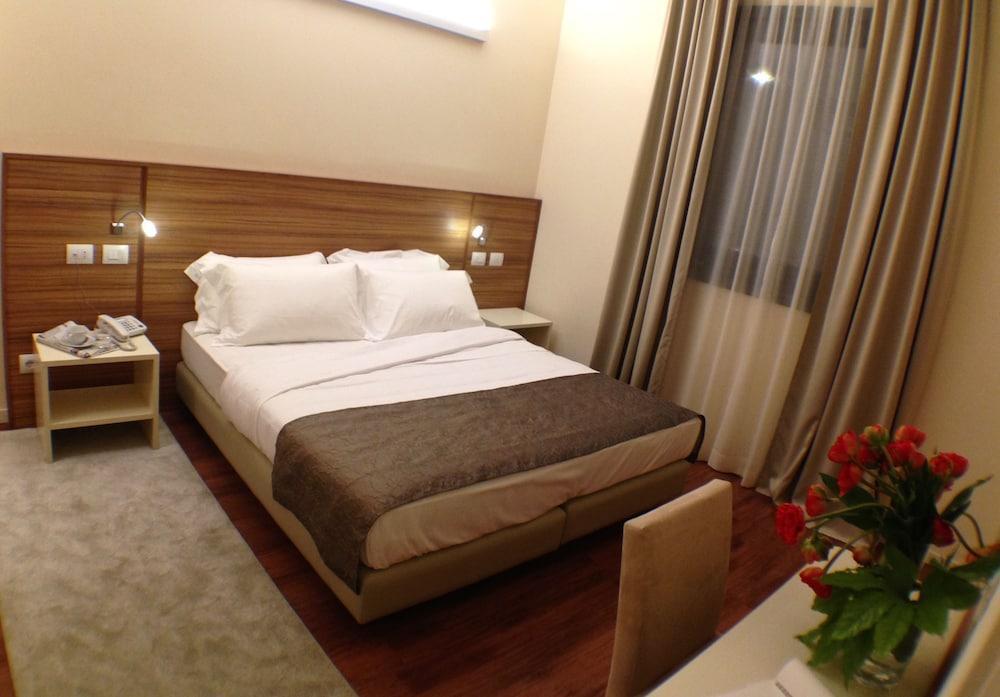 Hotel Forum Baranzate Esterno foto