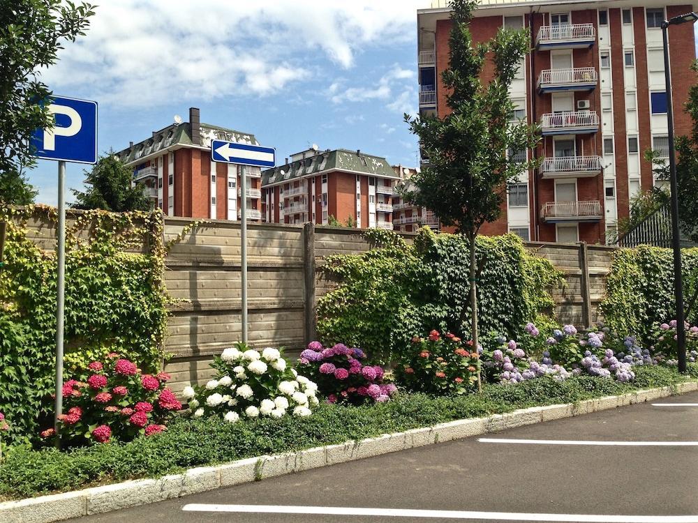 Hotel Forum Baranzate Esterno foto