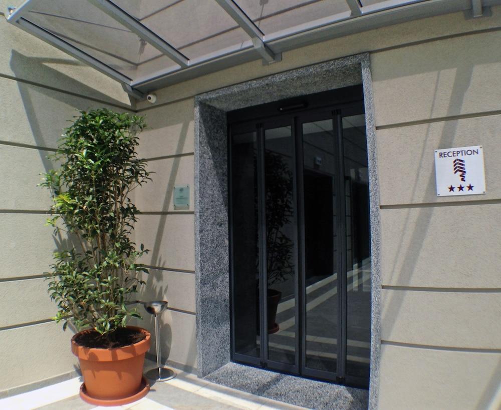 Hotel Forum Baranzate Esterno foto